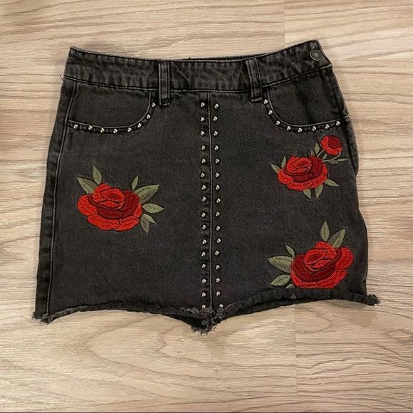 Forever 21 Washed Black Denim Roses Jean Skirt - Picture 1 of 5